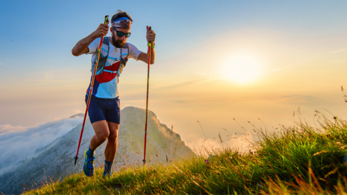 Descubre los beneficios de los bastones en el trail running – Entrenador  Personal, Online